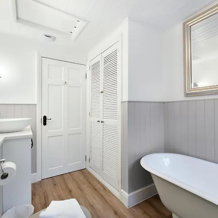 2 Bed In Oc-lr063 *