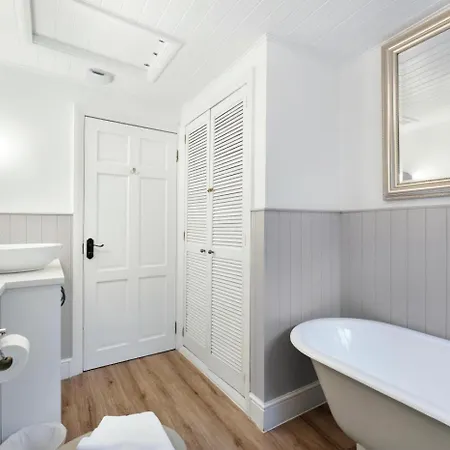 بيت للعطل 2 Bed In Oc-lr063 *